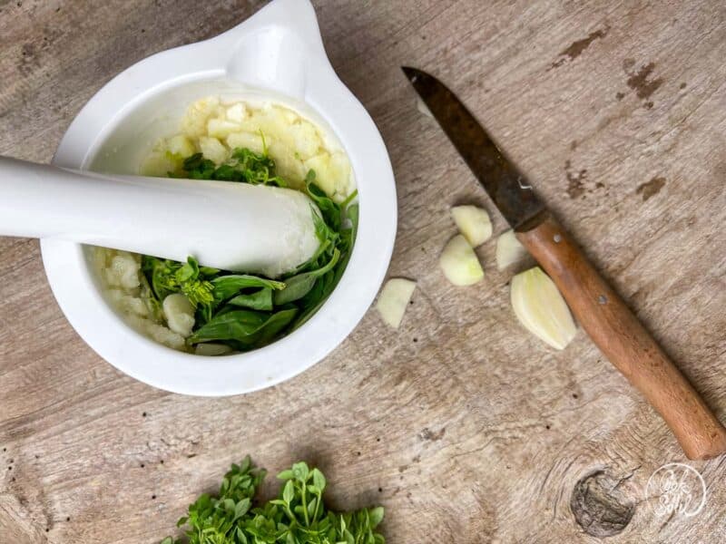 Basilikum Pesto mit Mandeln - tolles Rezept | cooknsoul.de