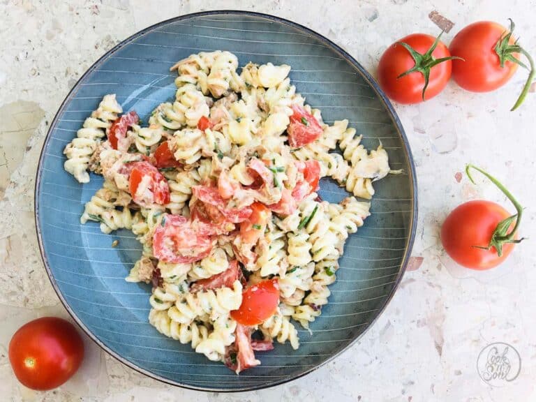 Thunfisch Aus Der Dose Und Tomaten Zum Nudelsalat